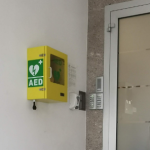 Imamo defibrilator!